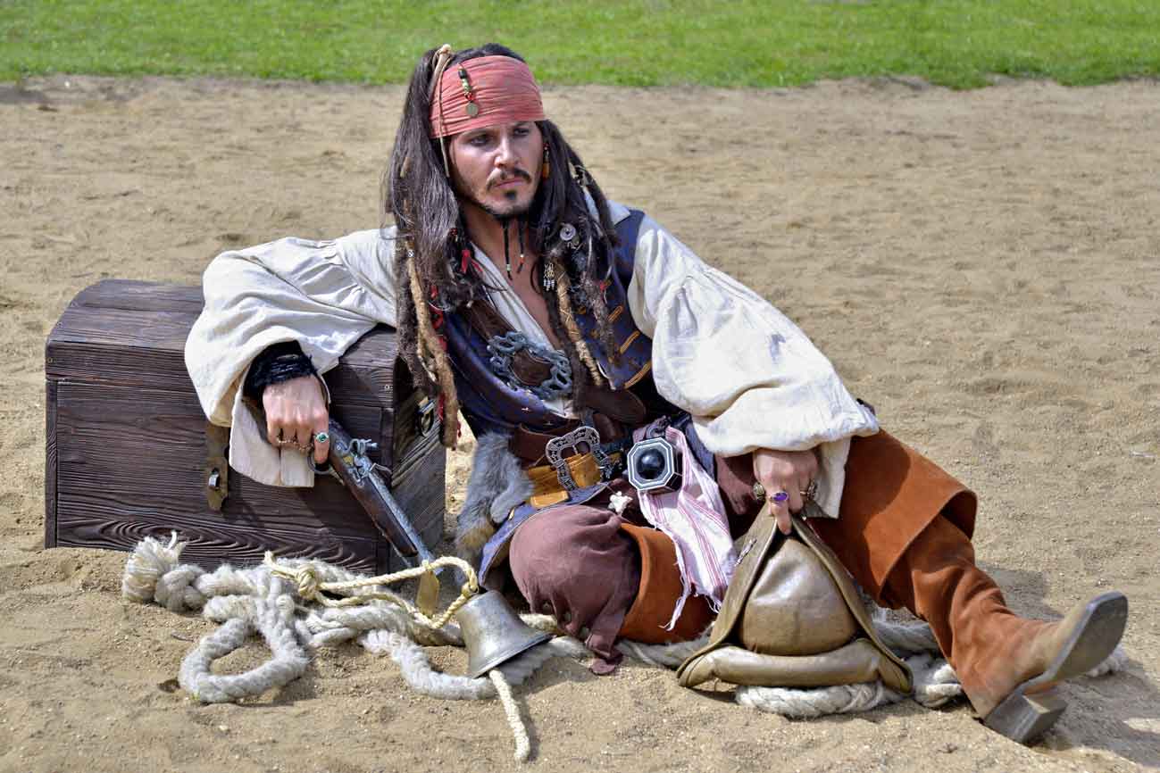 borgoña Lima Corteza ▶️ Disfraz de Pirata Casero: Ideas y cómo hacerlo paso a paso