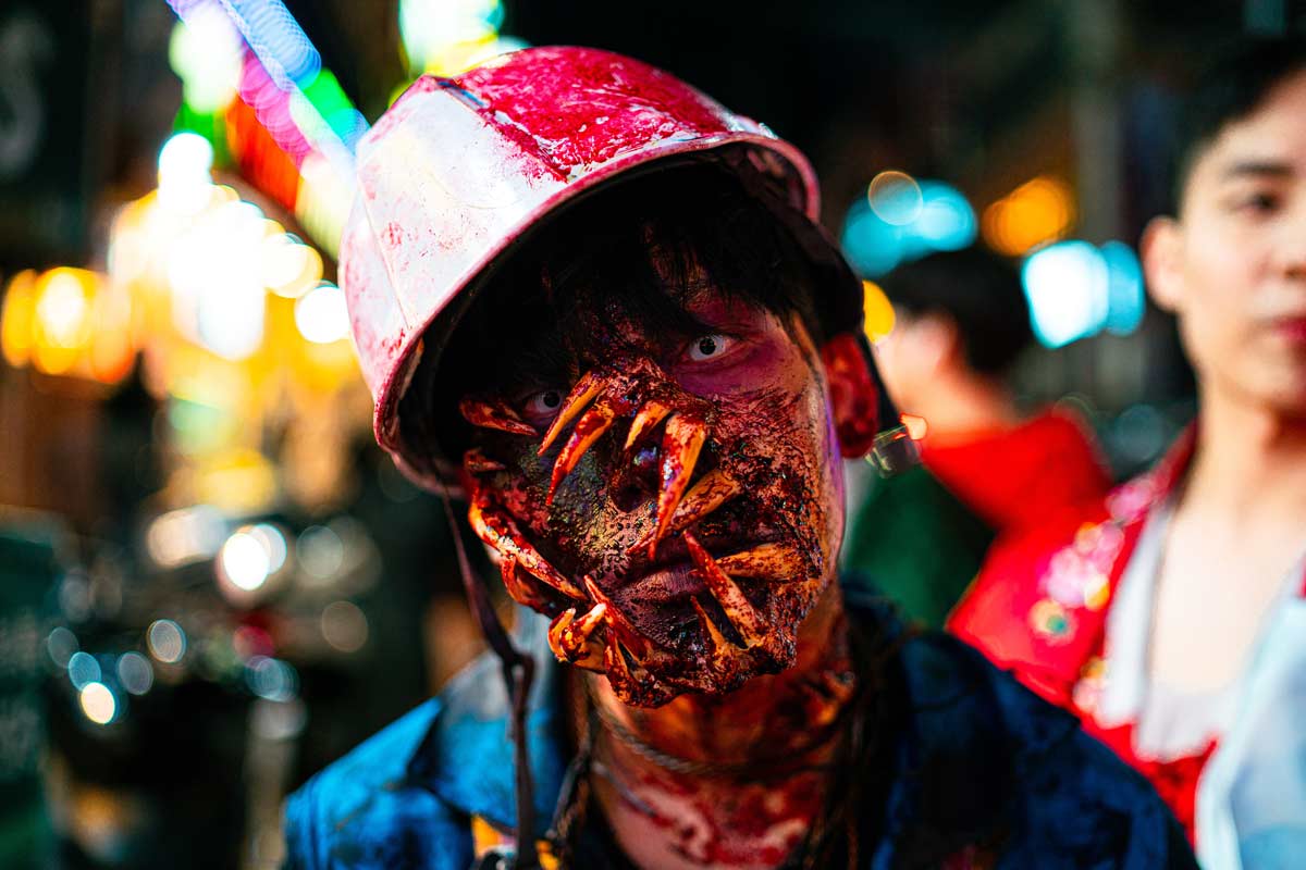 Cómo hacer un disfraz de zombie casero